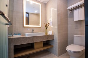 Bathroom - Holiday Inn Express Changzhou Xinbei (Changzhou)