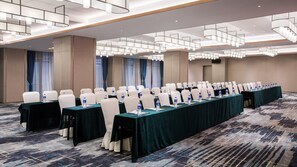 A conference room with rows of tables, chairs, and water bottles, featuring a patterned carpet and modern lighting. - Holiday Inn Express Changzhou Xinbei (Changzhou)
