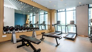 A gym with treadmills, dumbbells, and weight benches. - Holiday Inn Express Changzhou Xinbei (Changzhou)