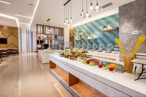 A modern hotel lobby with a marble reception desk, seating area, and a decorative wall with shelves. - Holiday Inn Express Changzhou Xinbei (Changzhou)