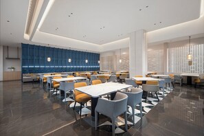 Petit déjeuner servi sur place