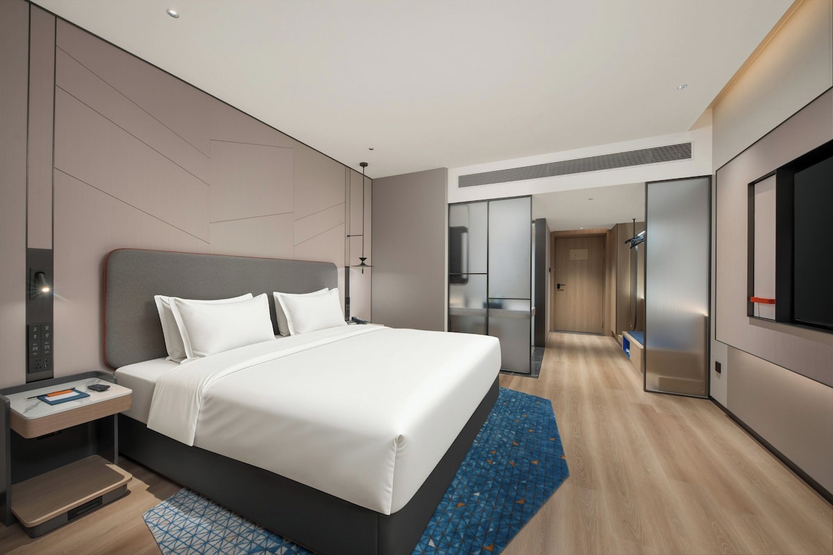 Premium bedding, down comforters, desk, laptop workspace