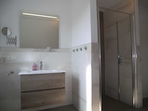 Unclassified image, 3 of 34, button