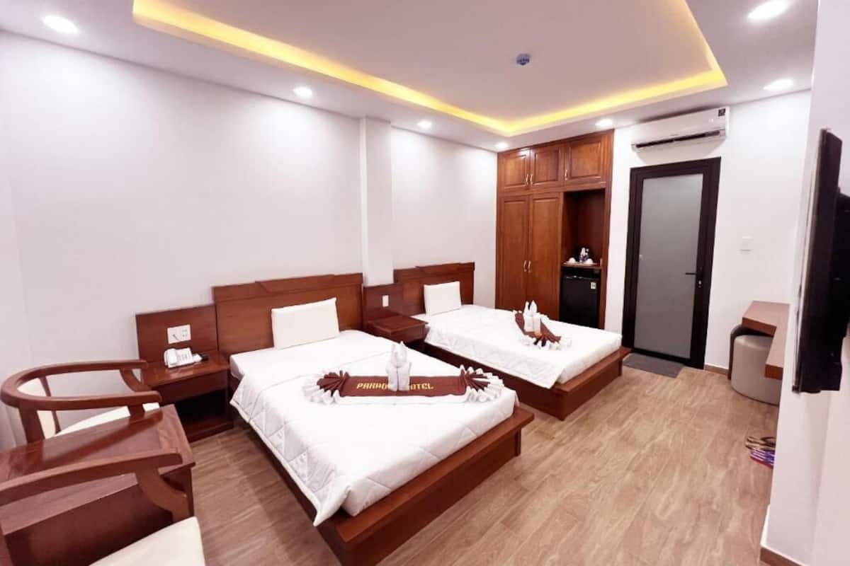 Ropa de cama de alta calidad, colchones con efecto memoria y minibar