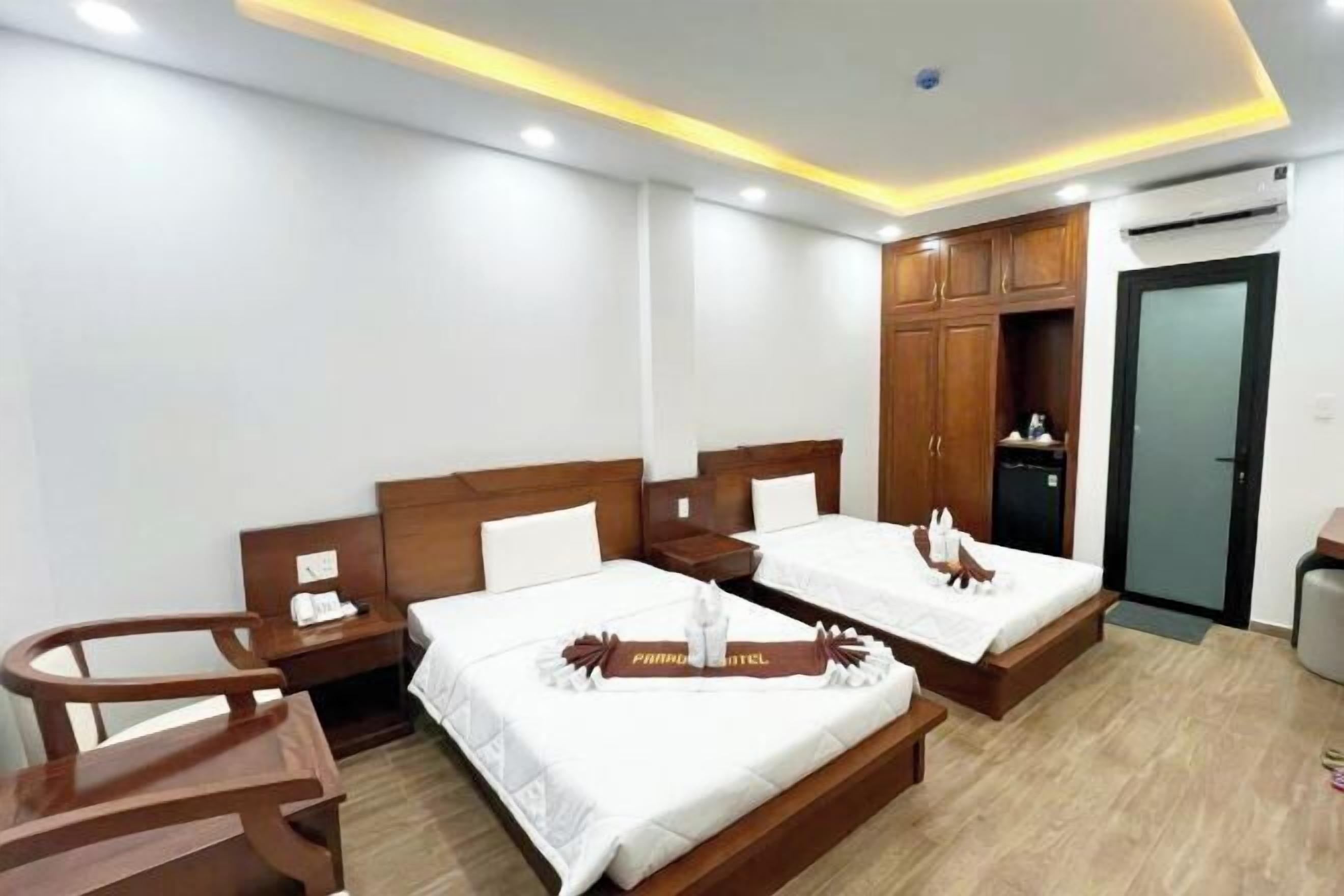 Ropa de cama de alta calidad, colchones con efecto memoria y minibar 