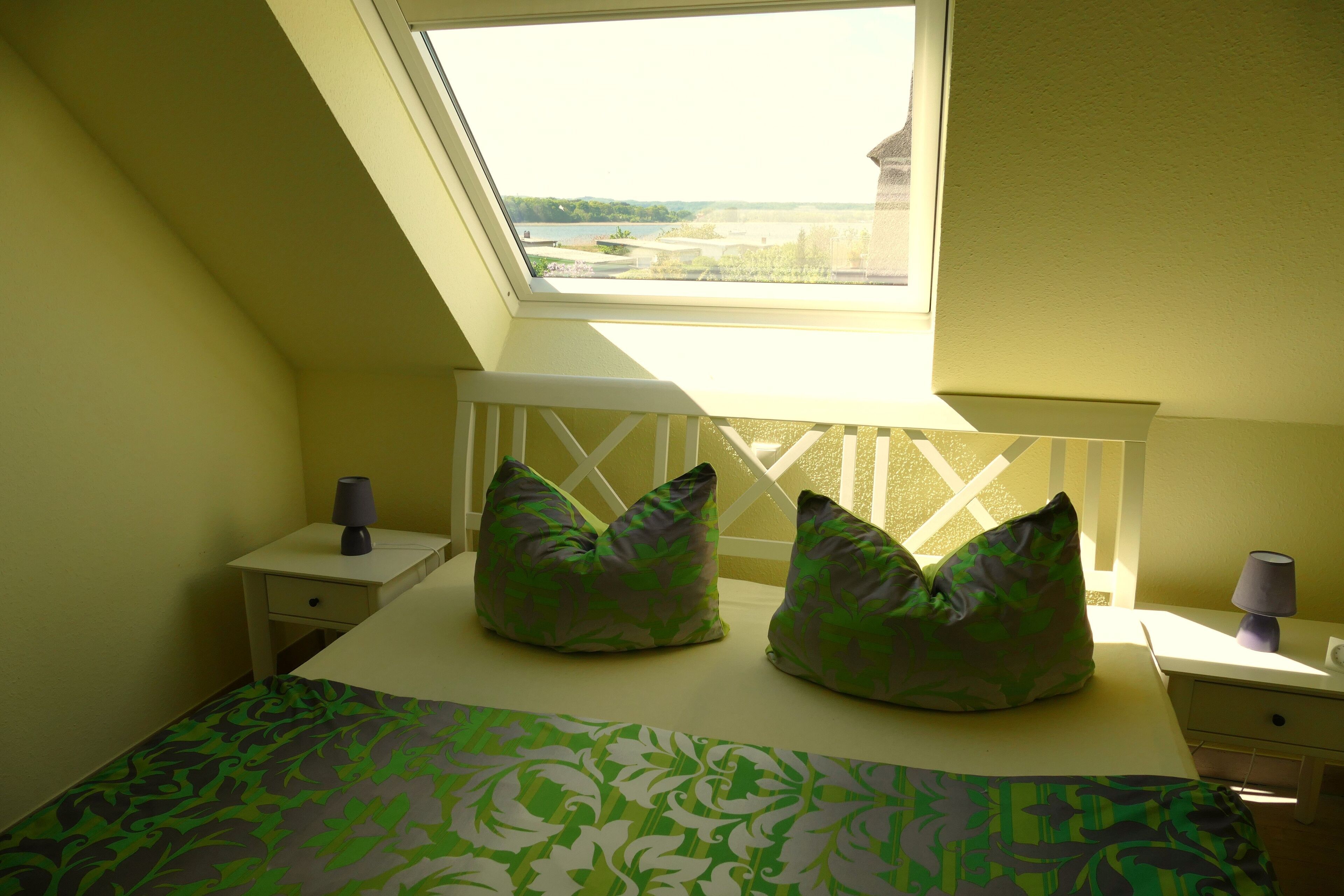 2 室のベッドルーム、デスク、WiFi