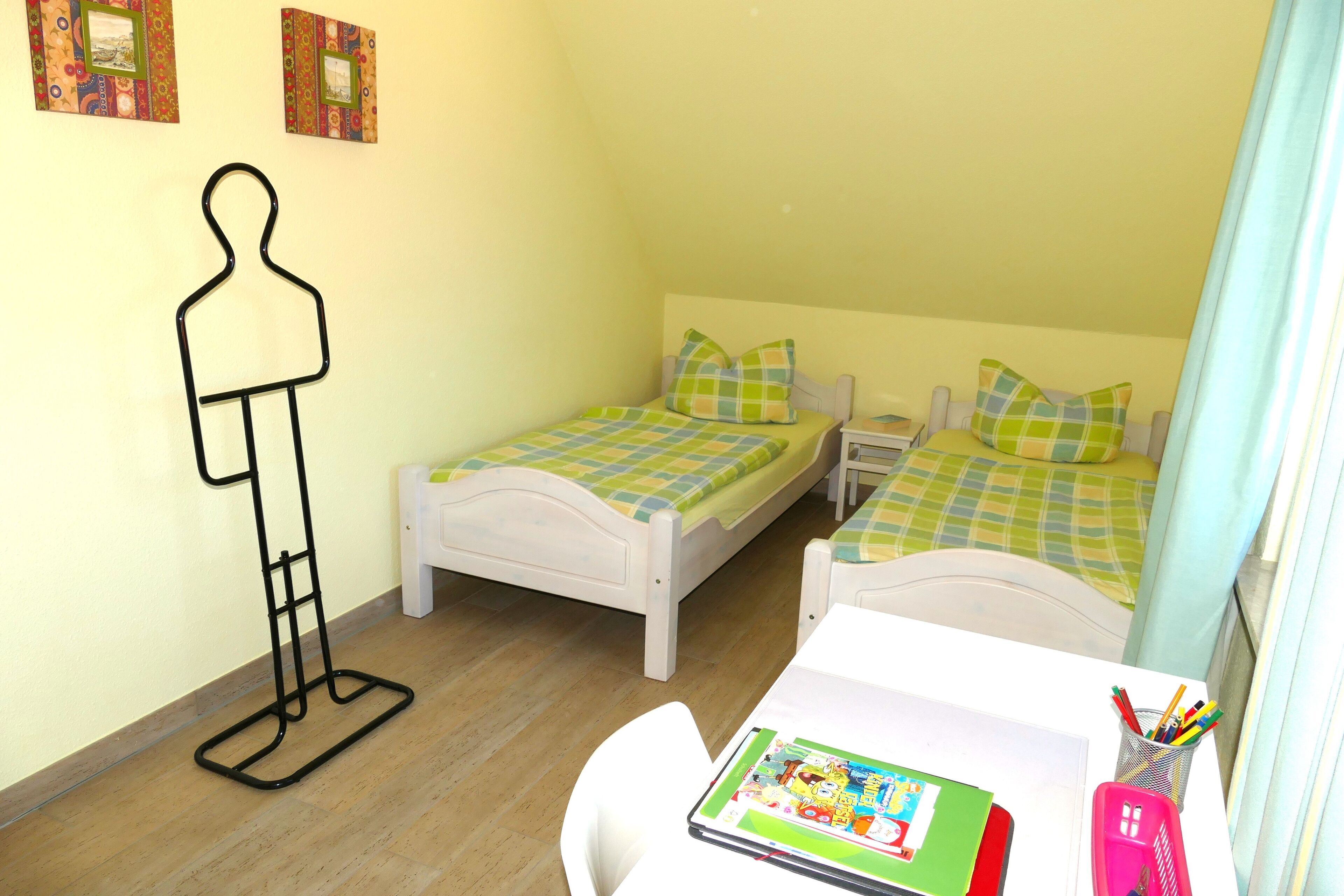 2 soverom, skrivebord, reiseseng for barn og wi-fi