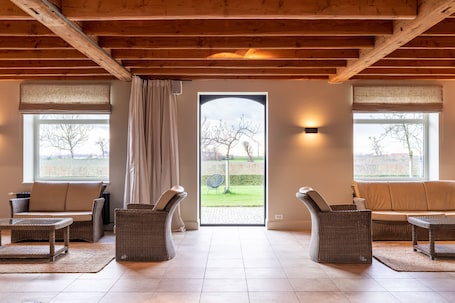 Televisión 32 pulgadas con canales de televisión digitales. Hoeve Hazegras