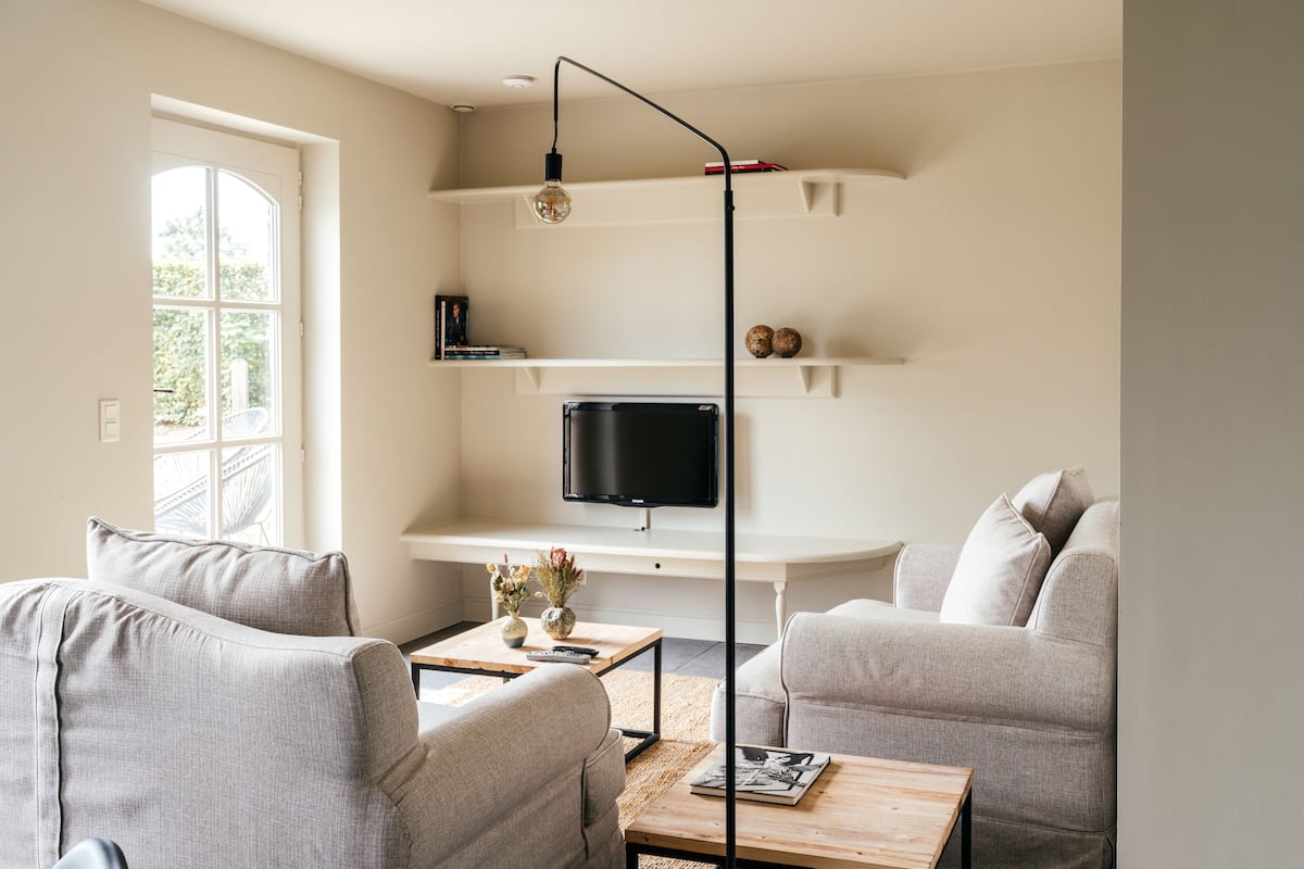 Comfort Apartment (Zevenkote) | Living room | 32-inch TV with digital channels