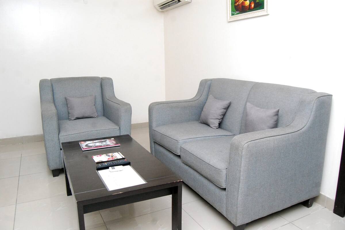 Desk, laptop workspace, free WiFi