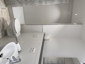 Shower, hair dryer, towels, toilet paper