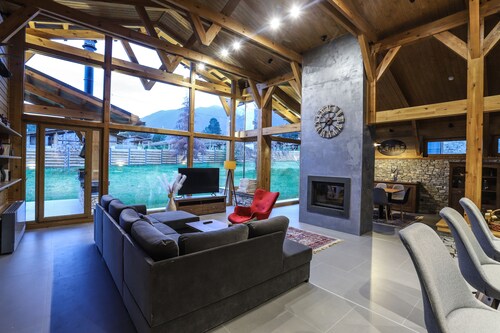 Chalet for up to 10 people with sauna nestled in the valley of 3 mountains