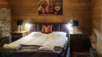 5 bedrooms, iron/ironing board, free WiFi, bed sheets