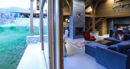 Chalet for up to 10 people with sauna, private home theater and hot tub