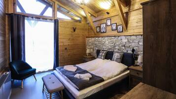 5 slaapkamers, een strijkplank/strijkijzer, reisbedje, gratis wifi