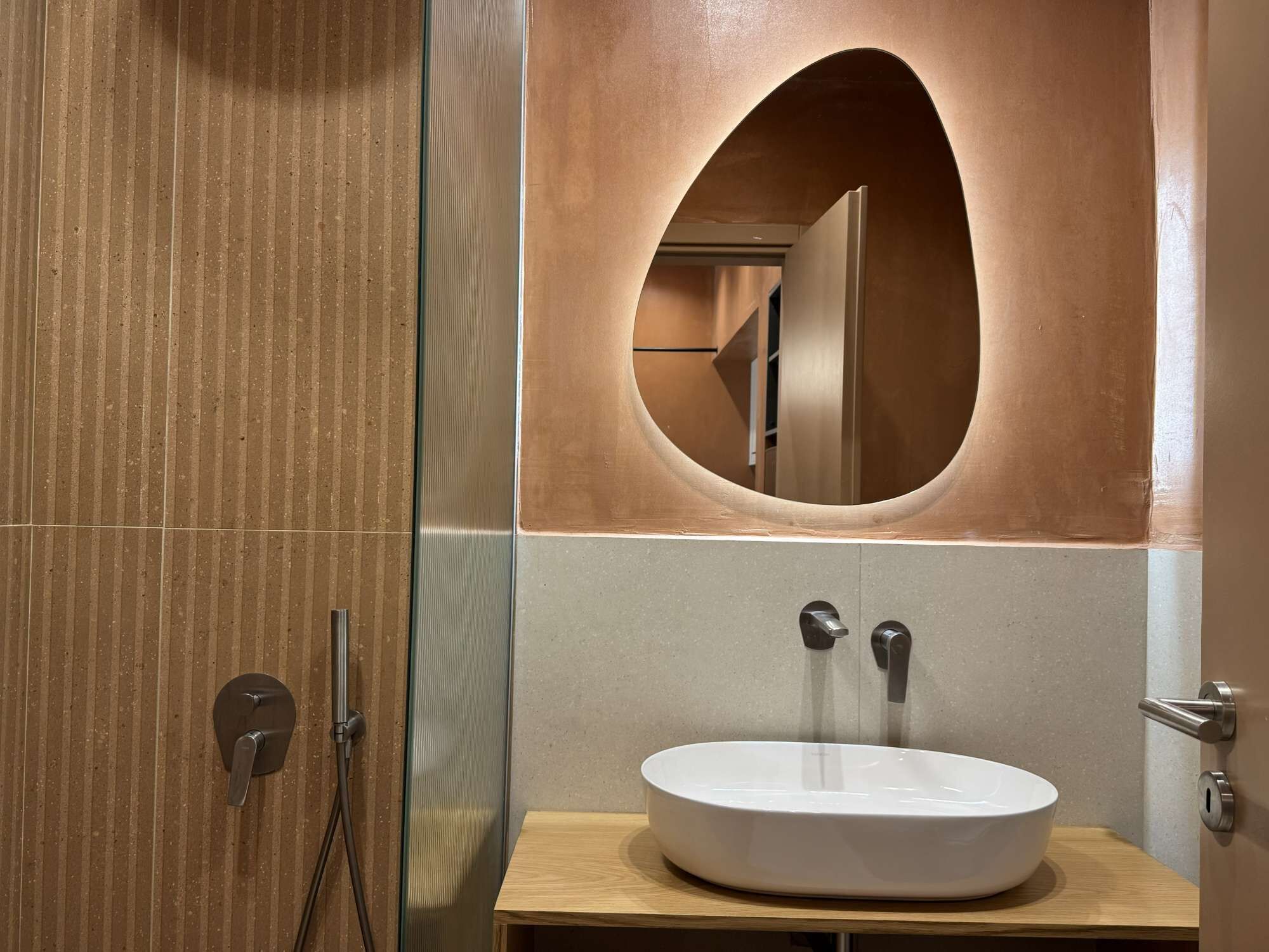 Bathtub, hair dryer, towels