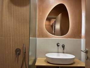 Bathtub, hair dryer, towels