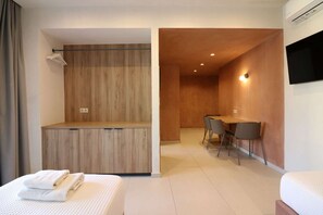 1 bedroom, WiFi, bed sheets - Elegant and Spacious Deluxe Apartment (Crete)