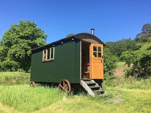 Cabin | Exterior - Cosy Woodland off Grid Shepherds Hut - Rowan (Castle Douglas)