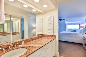 Hair dryer, towels - SOUTH Villa 5310 - Three bedroom condo with Bay views (Captiva)