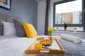 2 bedrooms, iron/ironing board, free WiFi, bed sheets - Ashleigh Court (Watford)