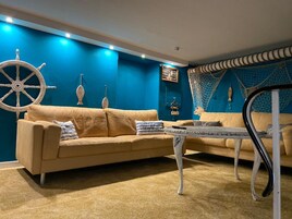 Comfort Apartment | Ruang tamu | TV skrin rata 