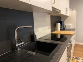 舒适公寓 | 私人厨房 | 冰箱、烤箱、炉灶、茶具/咖啡用具