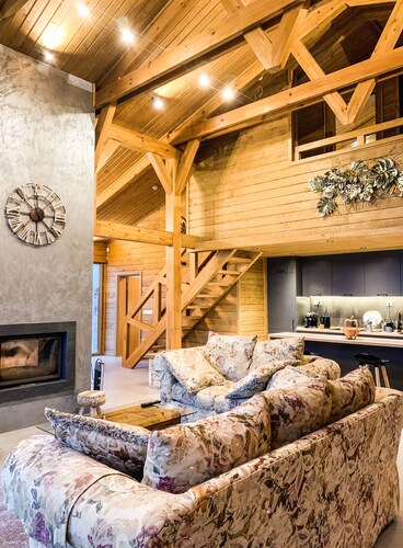 Chalet for up to 10 people with sauna nestled in the valley of 3 mountains