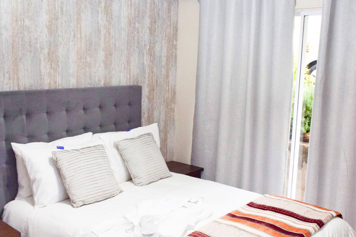 Kamar Double Deluks | Seprai katun Mesir, seprai premium, dan selimut bulu angsa