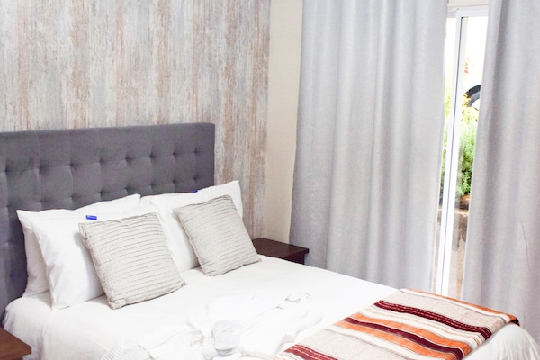 Deluxe Double Room | Egyptian cotton sheets, premium bedding, down comforters, pillowtop beds