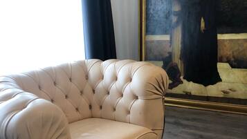 Kondominium Kota | Area keluarga | TV