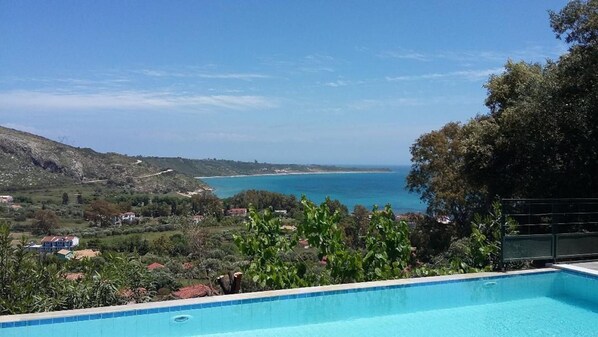 Villa | Pool | Outdoor pool - Lovely Open Plan Family Villa in Kato Katelios (Kefalonia)