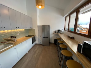 Kühlschrank, Mikrowelle, Geschirrspüler