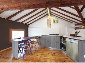 KĂŒhlschrank, Mikrowelle, Ofen, Herdplatte