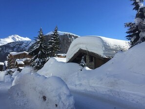 Property grounds - Charming duplex apartment in the center of Val d'Isère (Val-d'Isère)