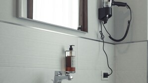 Dobbelt- eller tomannsrom – standard | Vask på badet