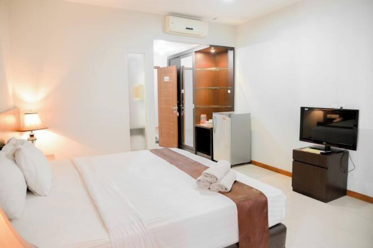 1 bedroom, premium bedding, in-room safe, desk