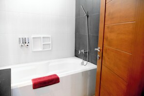 Chambre familiale | Literie de qualité, coffre-fort, bureau
