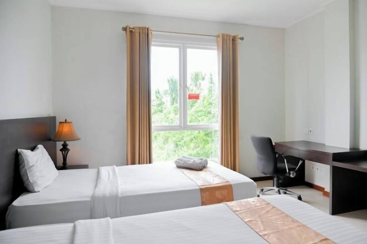 Premium bedding, in-room safe, desk, laptop workspace