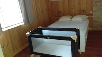 2 chambres, fer et planche Ă  repasser, lit parapluie, draps fournis