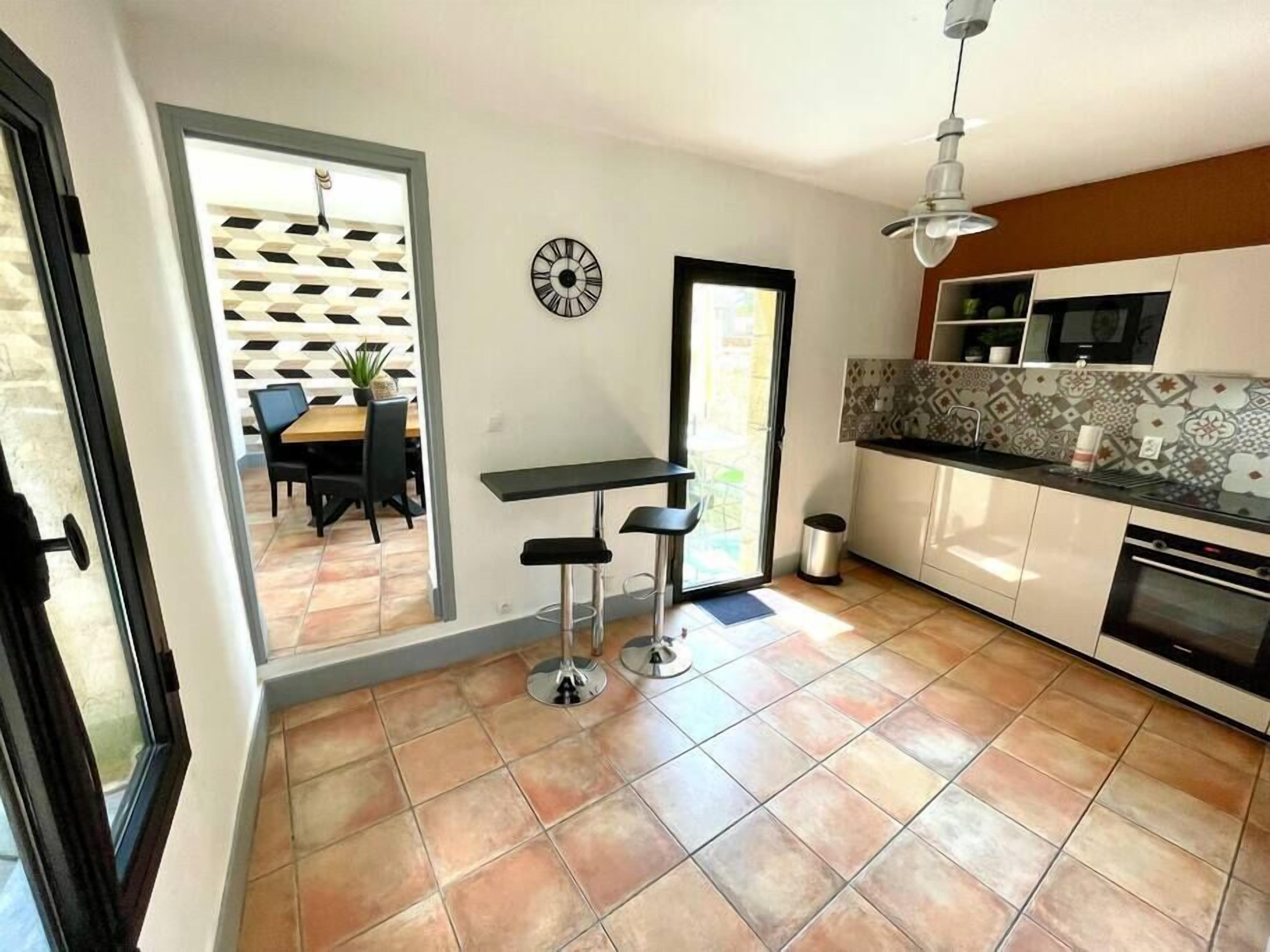 Réfrigérateur, micro-ondes, four, lave-vaisselle