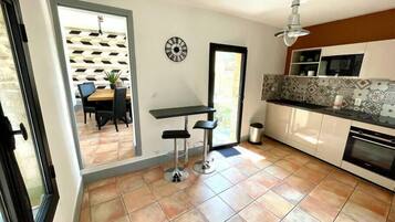 Réfrigérateur, micro-ondes, four, lave-vaisselle