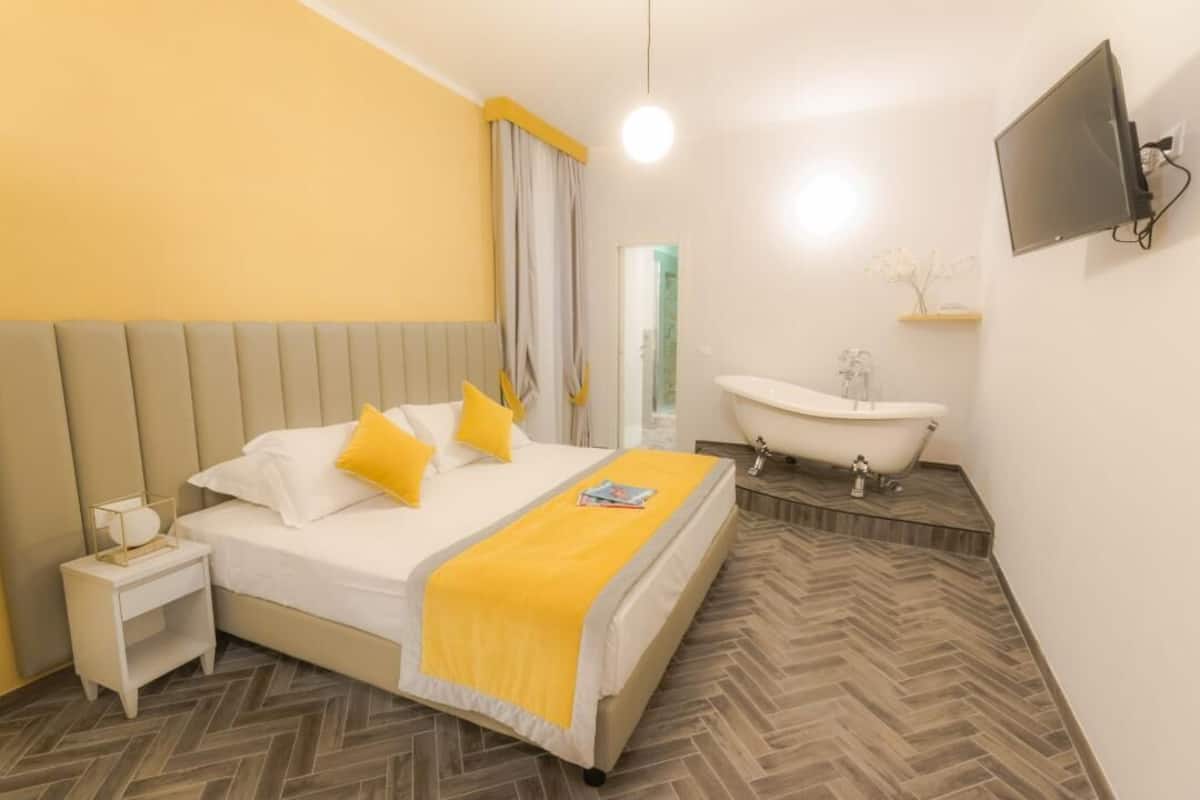 Doppia Deluxe (Borgognona) | Minibar, una cassaforte in camera, con stile personalizzato