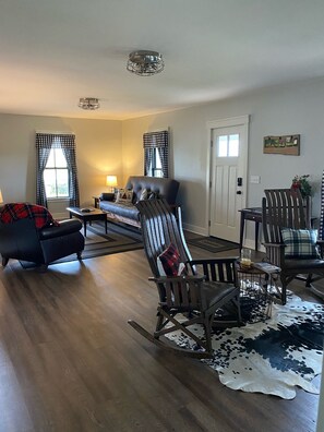 Smart-TV, Kamin, Bücher