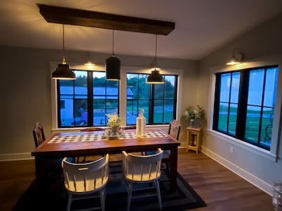 Modern Farmhouse, 3 bedrooms, 2 full baths, sleeps 8 