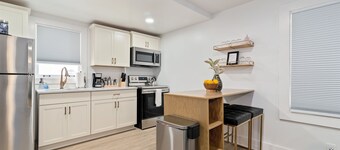 Cozy Studio Near Vanderbilt & Belmont | Walkable and Dog-Friendly
