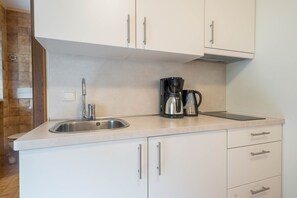 Fridge, stovetop, coffee/tea maker, electric kettle