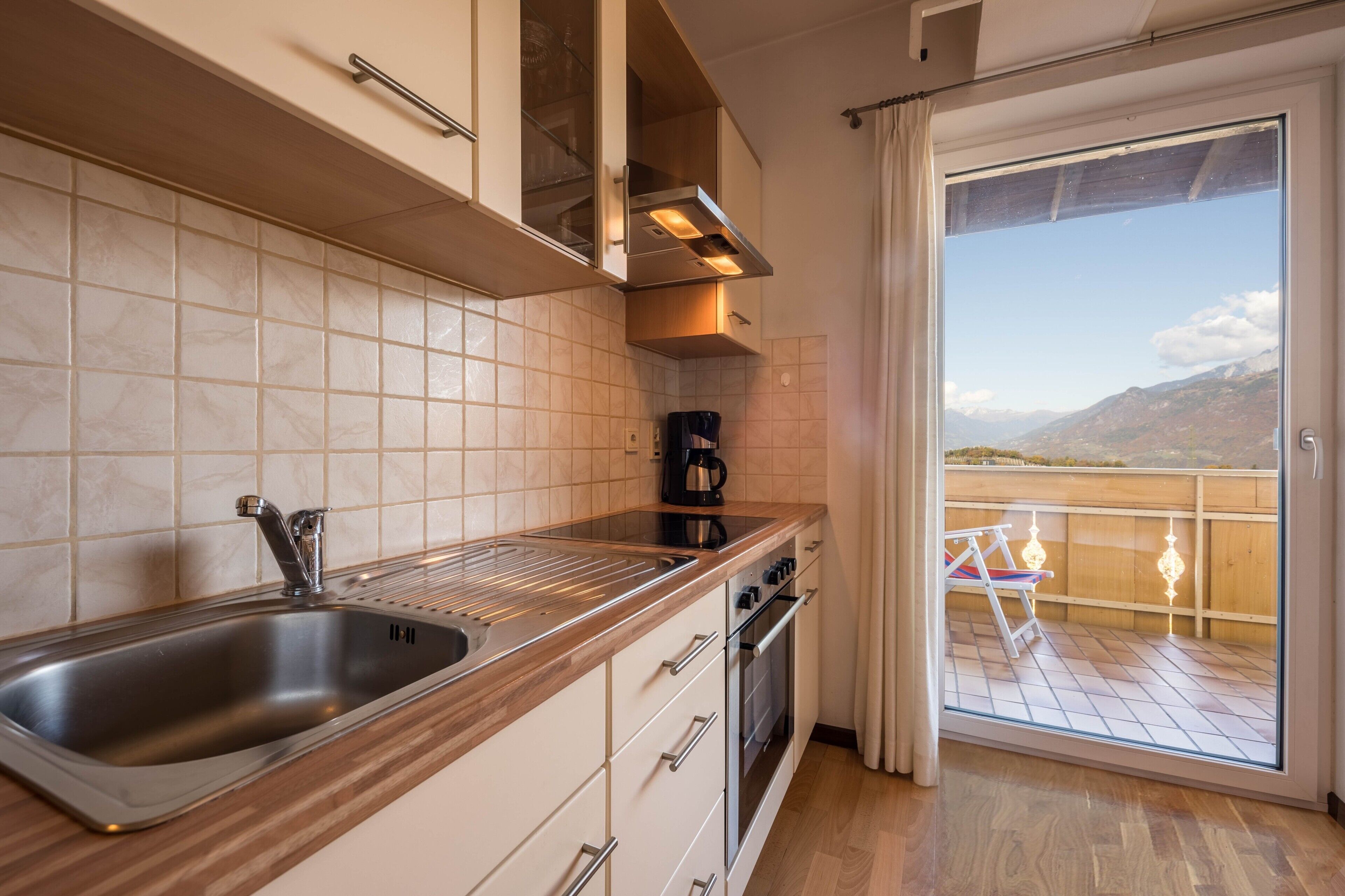 Réfrigérateur, plaque de cuisson, cafetière/bouilloire