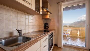 Réfrigérateur, plaque de cuisson, cafetiÚre/bouilloire