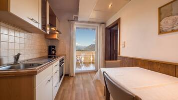 KylskÄp, spishÀll, kaffe- och tebryggare och vattenkokare